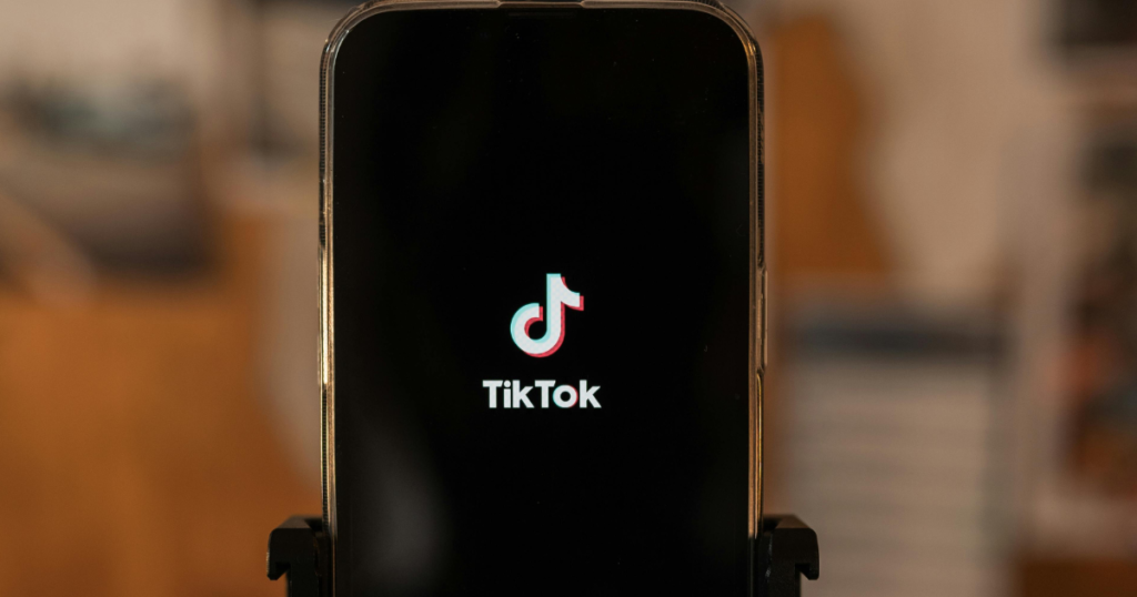 YouTube TikTok Instagram 違い 伸びやすい人 特徴